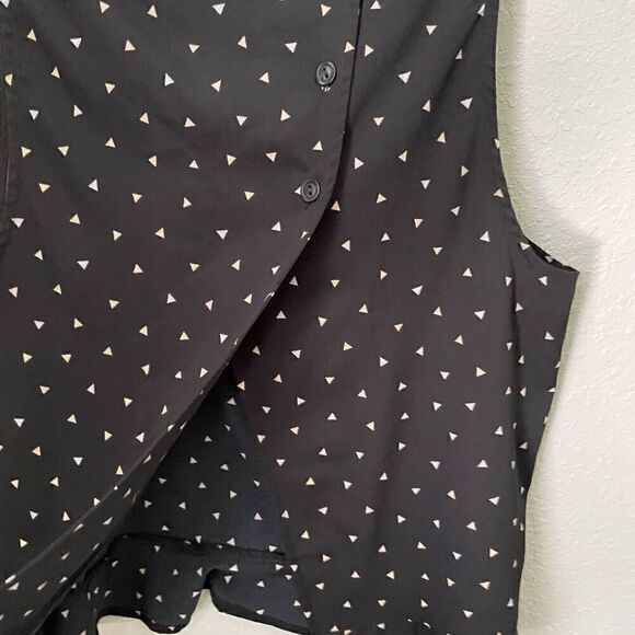 Abound Sleeveless Blouse with Button Open Back Size Medium - Picture 3 of 10